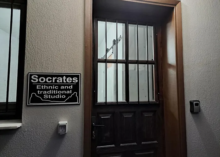 Socrates Ethnic And Traditional Apartament